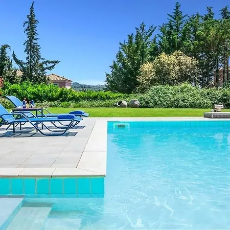Villa Sleeps 4 Pool Air Con Wifi