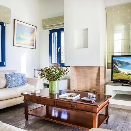 Sleeps 4 Pool Air Con Wifi * Kaligata