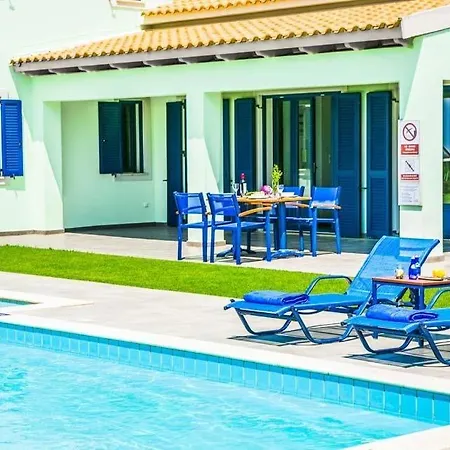 Sleeps 4 Pool Air Con Wifi Kaligata