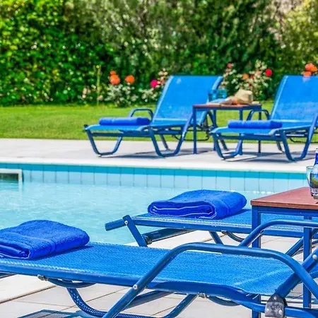 Sleeps 4 Pool Air Con Wifi *