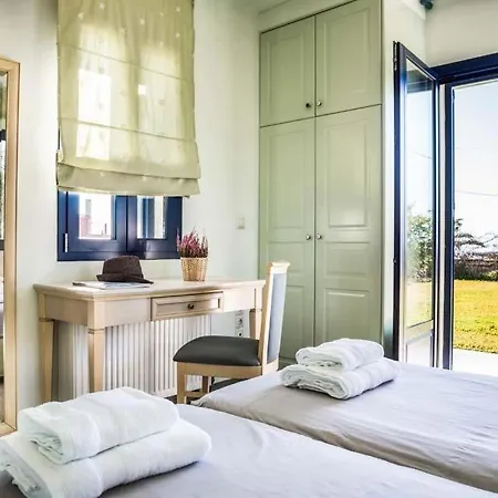 Sleeps 4 Pool Air Con Wifi * Kaligata