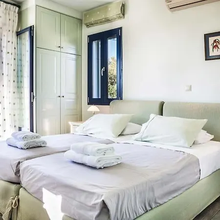 Villa Sleeps 4 Pool Air Con Wifi Kaligata