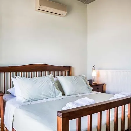 Sleeps 4 Pool Air Con Wifi Villa